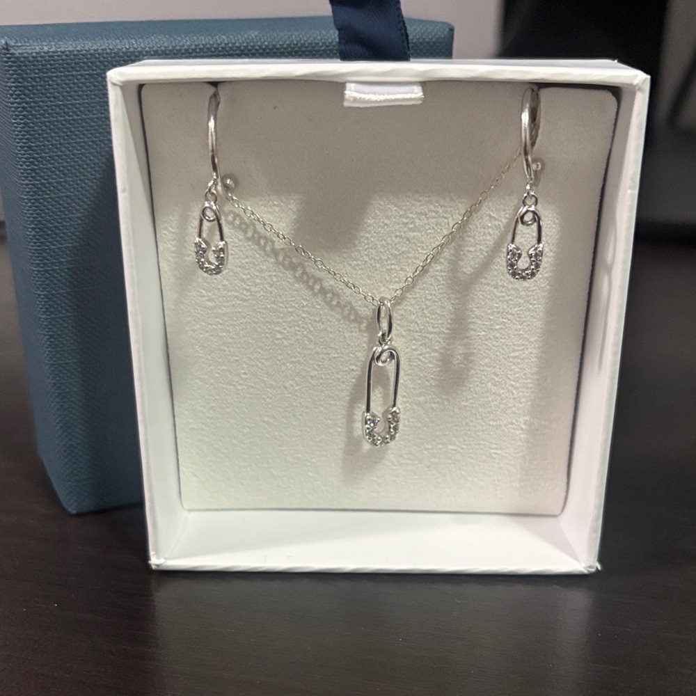 Elegant Sterling Silver Safety Pin Earrings Set by Paris Jewellers